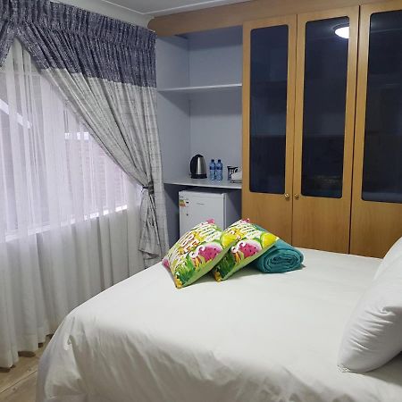 Good 2 Go Guest House 伯诺尼 外观 照片
