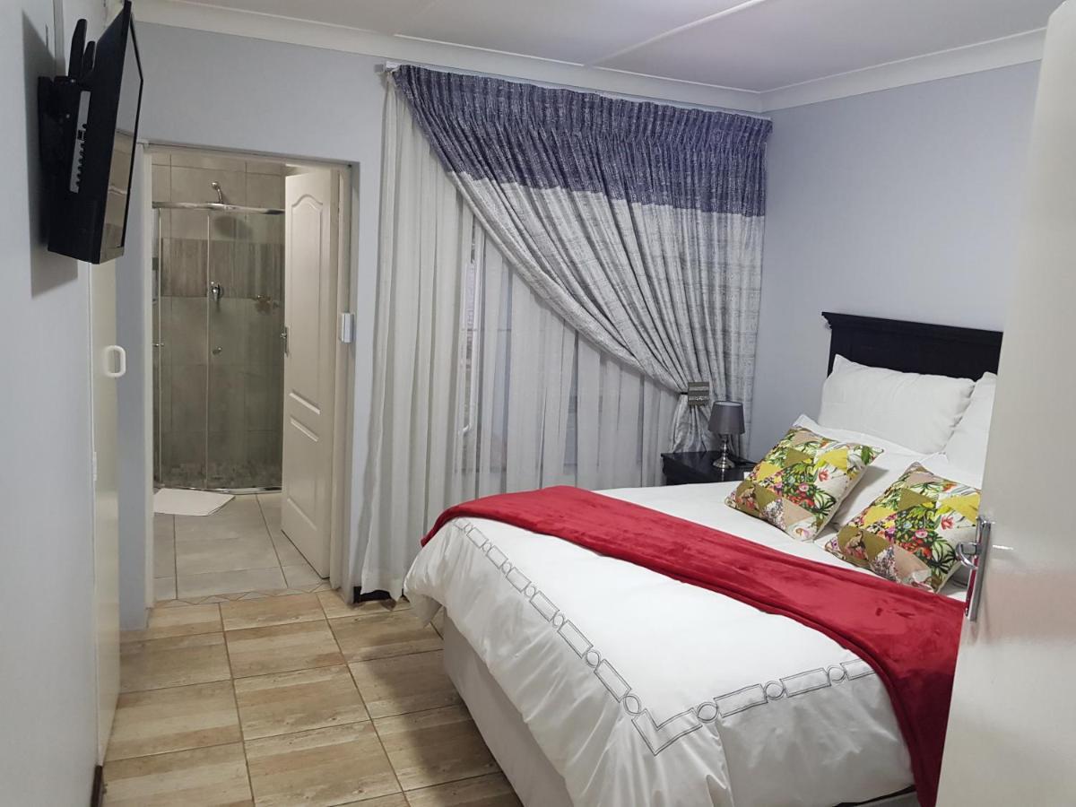 Good 2 Go Guest House 伯诺尼 外观 照片