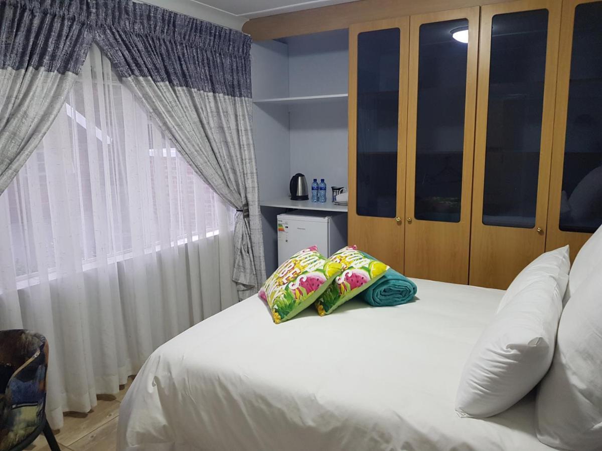 Good 2 Go Guest House 伯诺尼 外观 照片