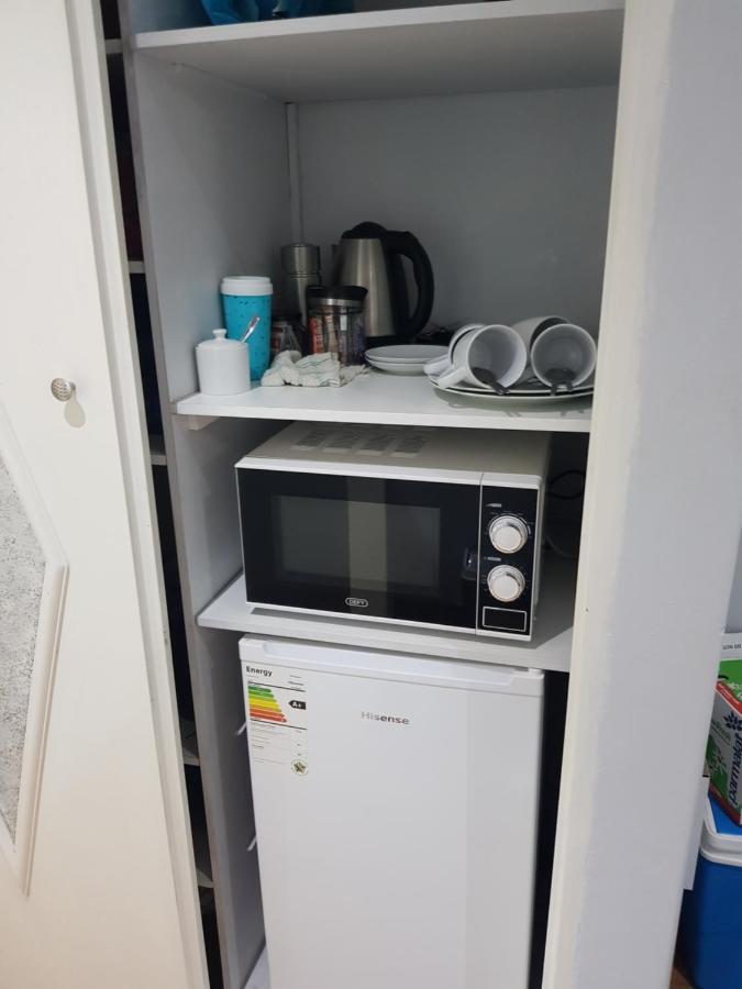 Good 2 Go Guest House 伯诺尼 外观 照片